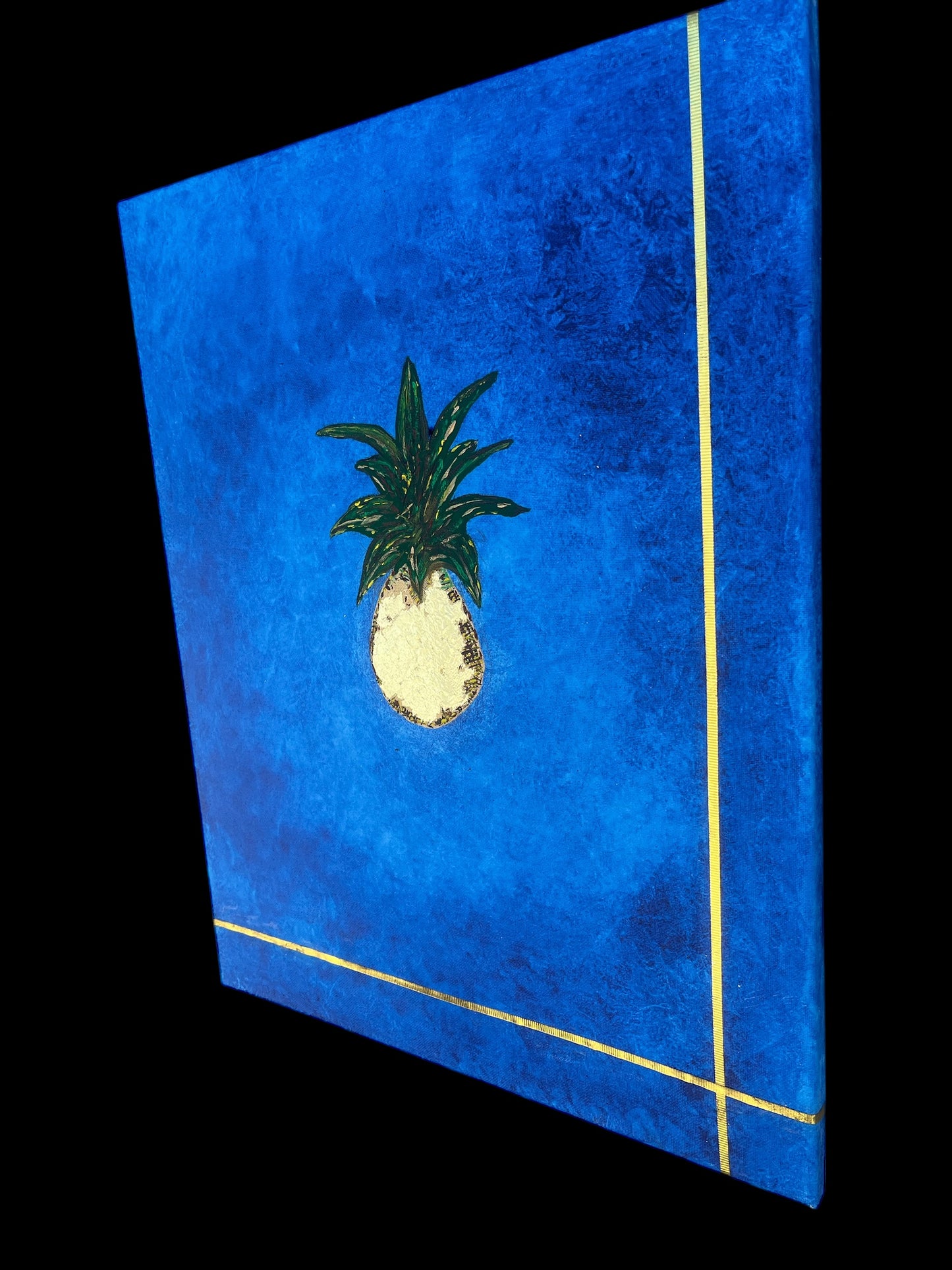 GOLDEN PINEAPPLE